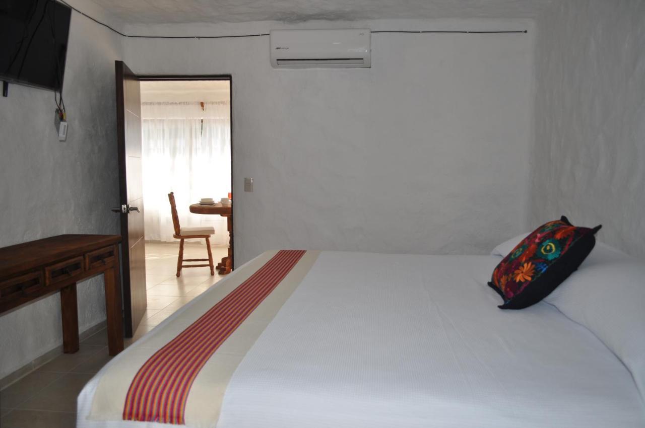 Petit Hotel Pilitas (Adults Only) Пуэрто-Вальярта Экстерьер фото